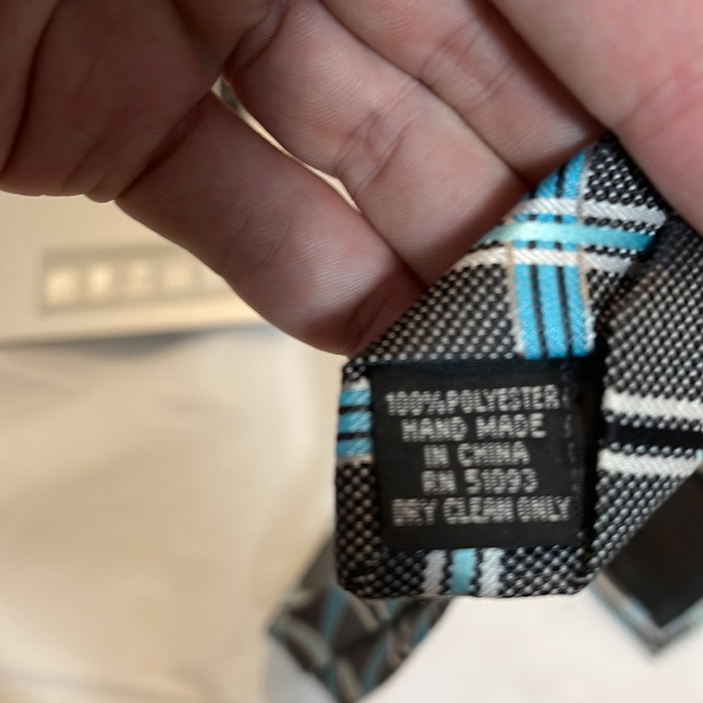 Geoffrey Been grey and blue men’s tie 58”L x 3.5”W - Picture 4 of 4